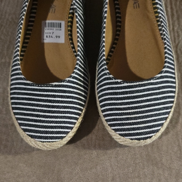 Black and White Espadrilles with Soft Fabric Upper - Picture 4 of 7